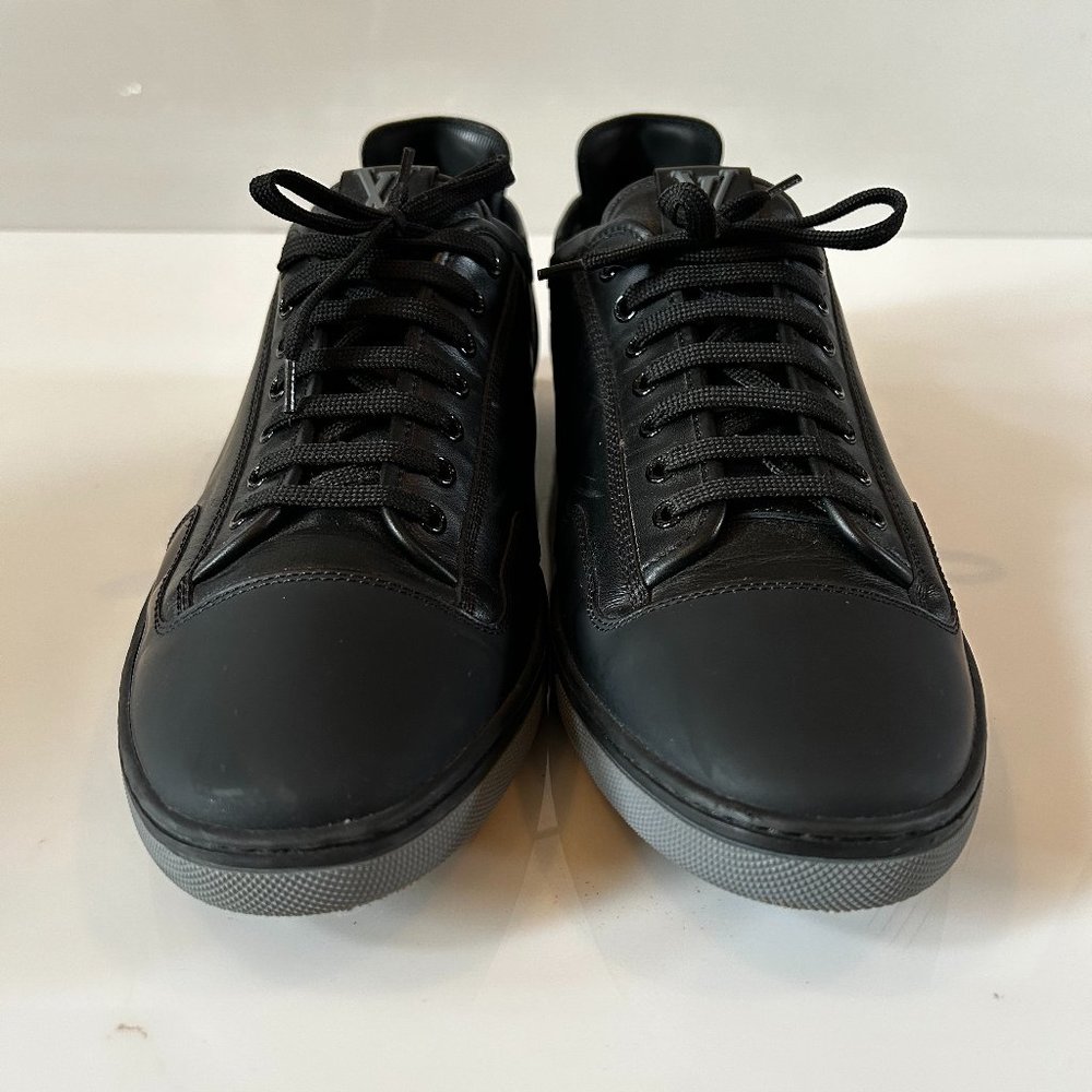 LOUIS VUITTON MEN SNEAKERS SIZE 11(FITS LIKE A TRUE 12 US) GREAT CONDITION